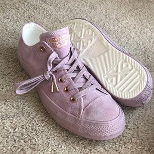 Pink/mauve suede Converse